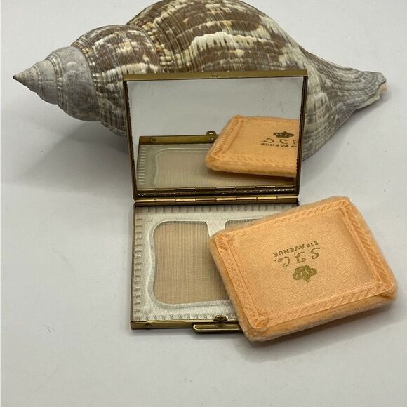 Lot of two 5th Avenue 1950’s compacts - Picture 4 of 9
